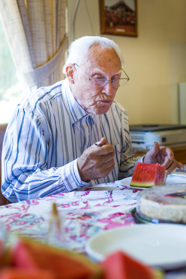Dr. Earl Mercill, 91, eats lunch prepared by his son at his house in Hayfork, Calif., on June 22, 2014 (Photo by Heidi de Marco/KHN).