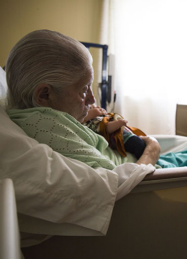 Circulation problems lead to gangrene on Pauline Finster’s right foot. The 91-year-old is rarely awake for more than a few minutes at a time. (Francis Ying/KHN)