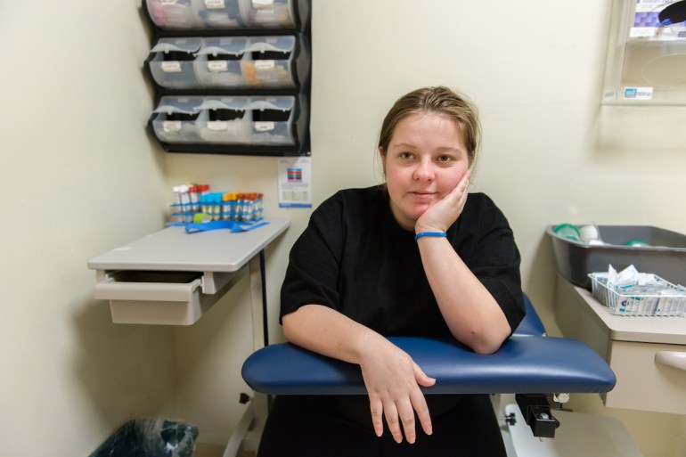 Thomason waits for blood test for congenital syphilis during her prenatal visit at Clinica Sierra Vista in Bakersfield, Calif., on on Thursday, February 2, 2017. (Heidi de Marco/KHN)