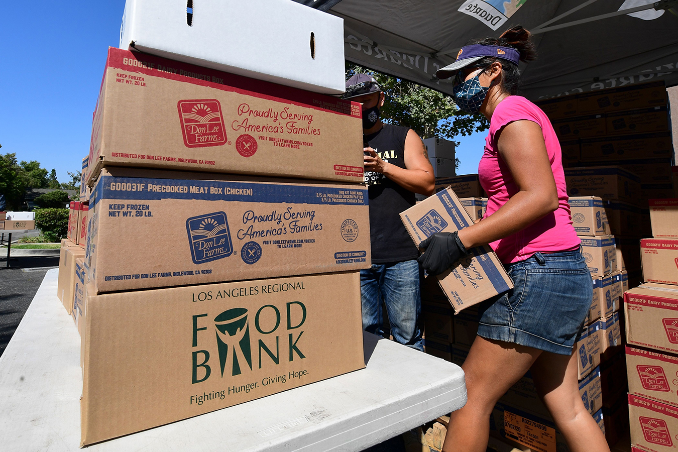 California podría ofrecer cupones de alimentos a inmigrantes indocumentados  - KFF Health News