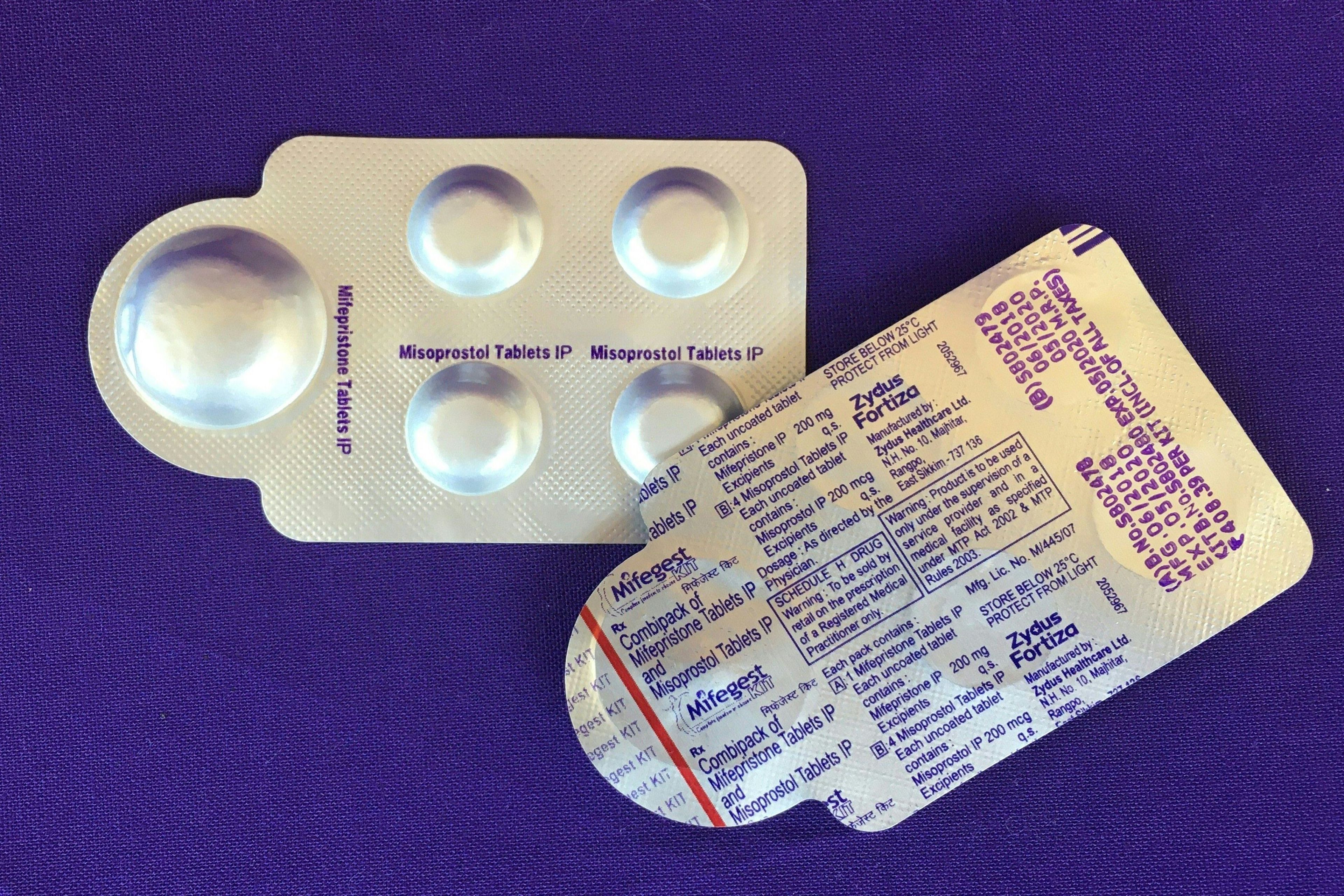 Таблетки для прерывания беременности. Мизопростол misoprostol Tablets. COMBIPACK of Mifepristone misoprostol Tablets. Таблетки COMBIPACK of Mifepristone &misoprostol Tablets.