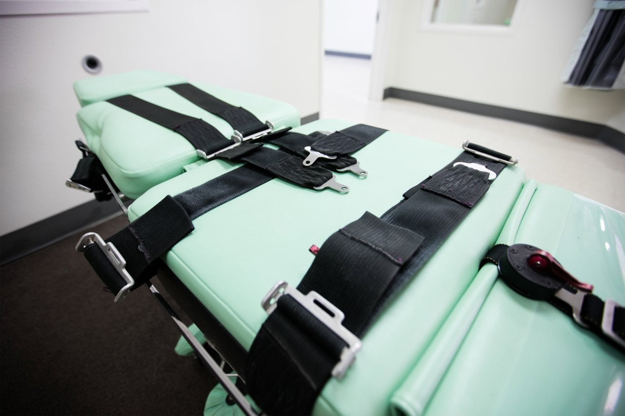 A photo shows a stretcher inside a lethal injection facility with straps and buckles.
