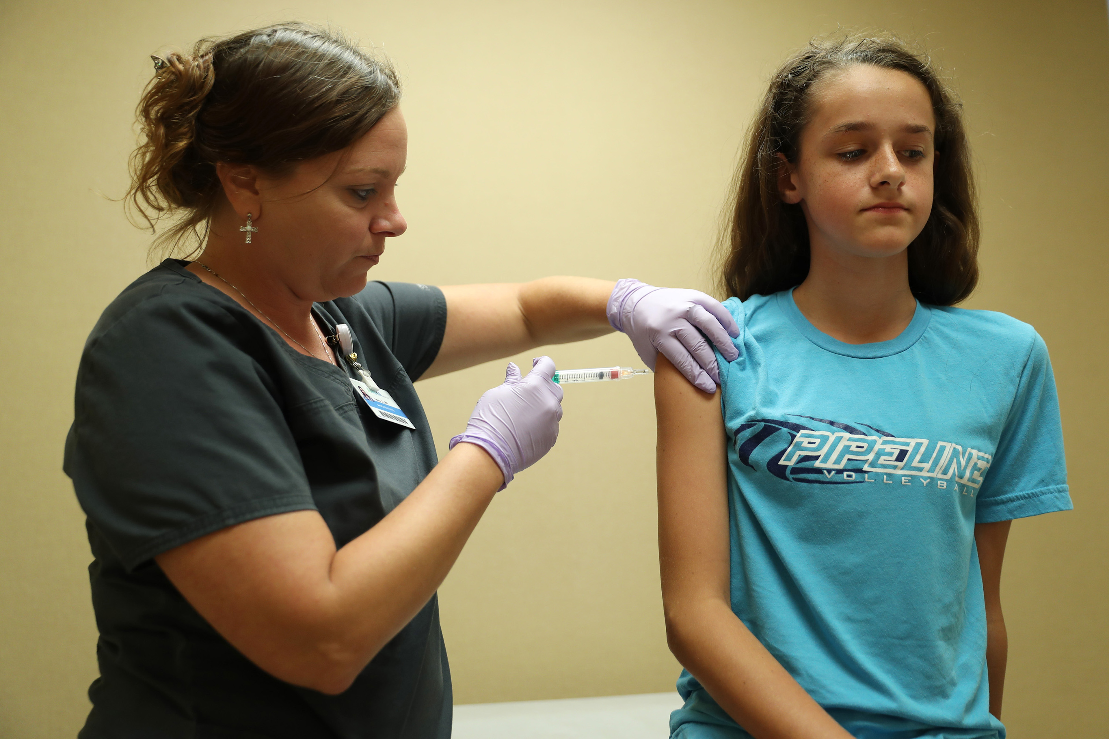 California: proyecto de ley exigiría que estudiantes universitarios se vacunen contra el VPH