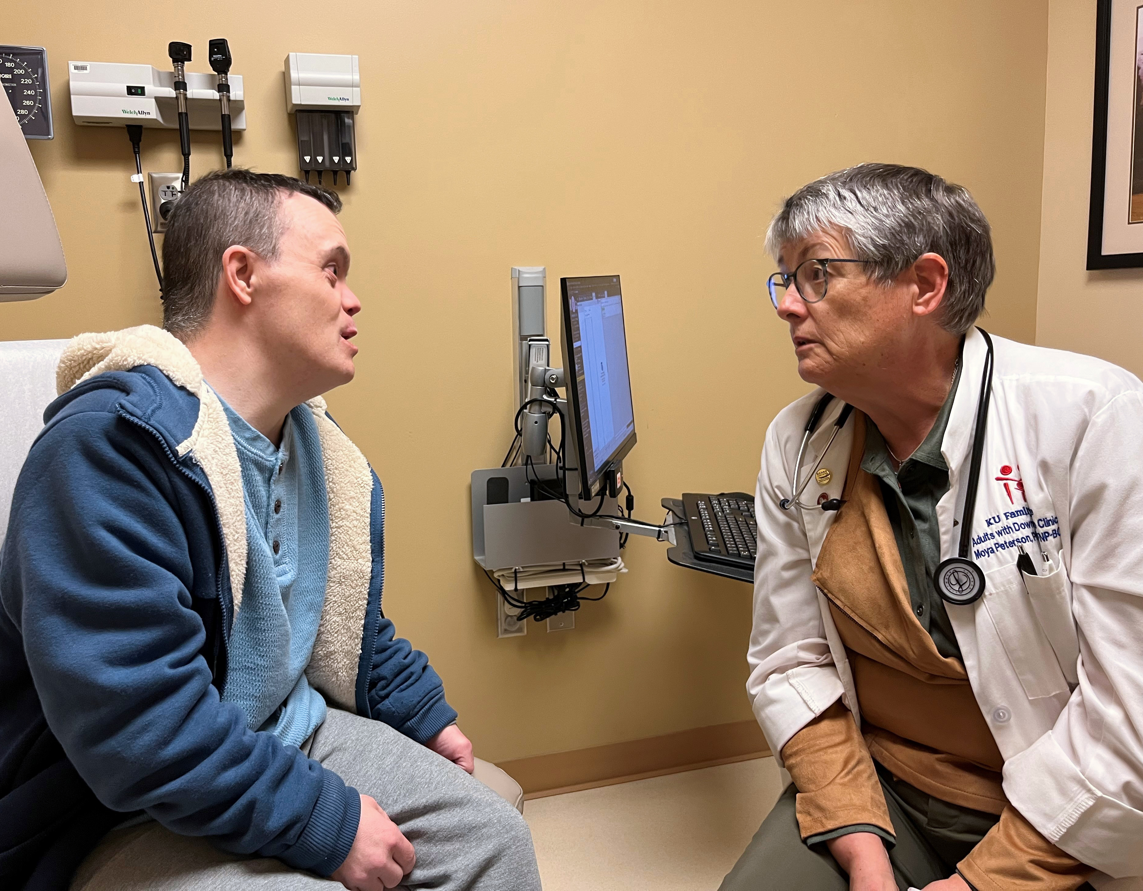 A photo a nurse practitioner speaking to a patient.