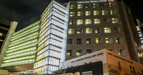 A photo of Cedars-Sinai Medical Center in Los Angeles at night.