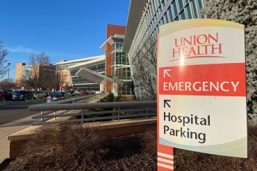 outdoor signage indicating a nearby hospital building