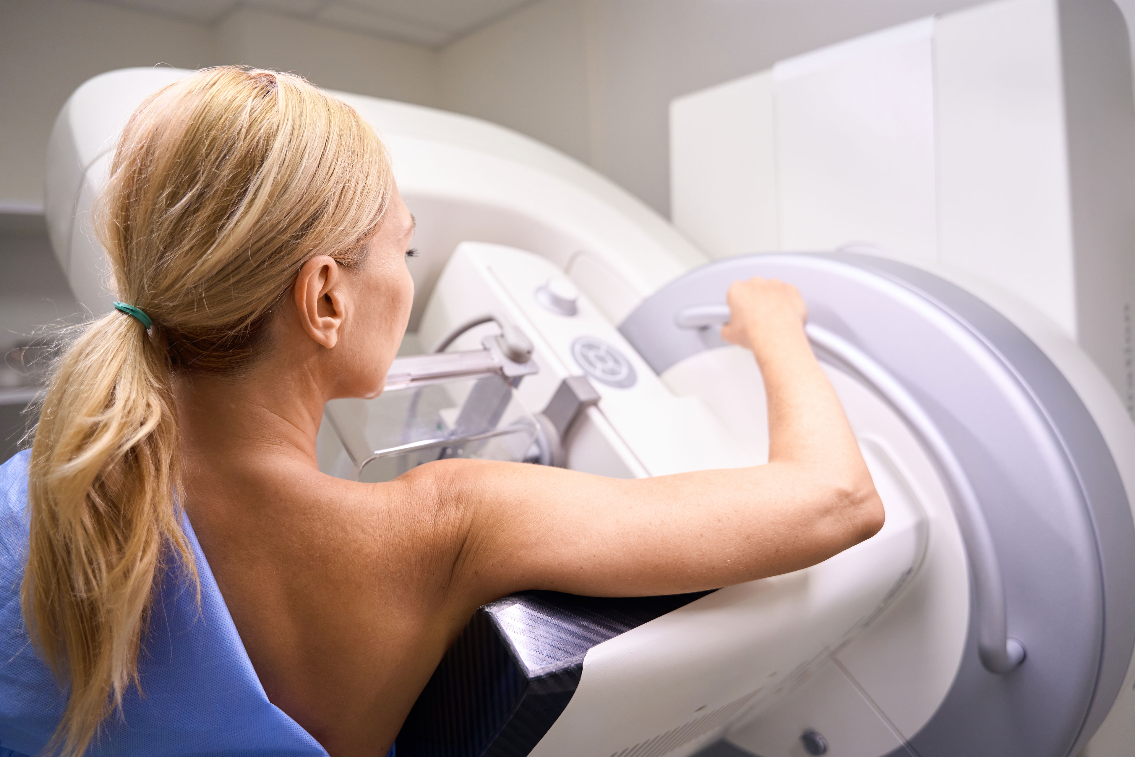 Image for display with article titled Can You Rely on Your Mammogram to Identify Heart Disease Risk?