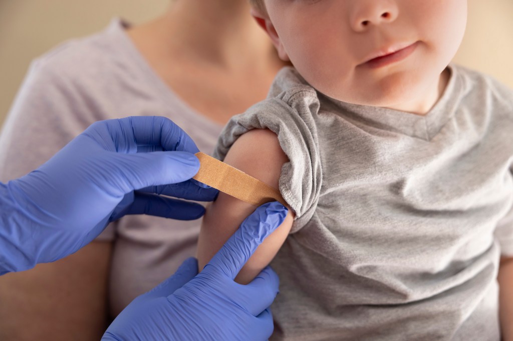 Las sólidas tasas de vacunación infantil, un raro punto positivo de salud en estados complejos, están disminuyendo