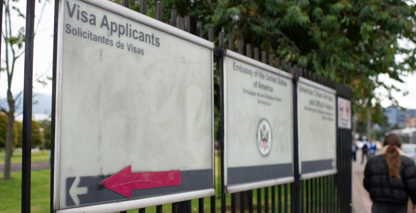 A photo of a sign that reads "Visa Applicants."