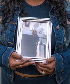 StéAira Ballard holds a framed photo of her mother, Tamala Smith.
