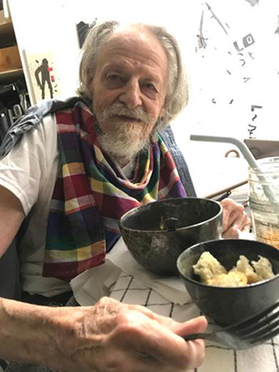 Robert Janz eating food