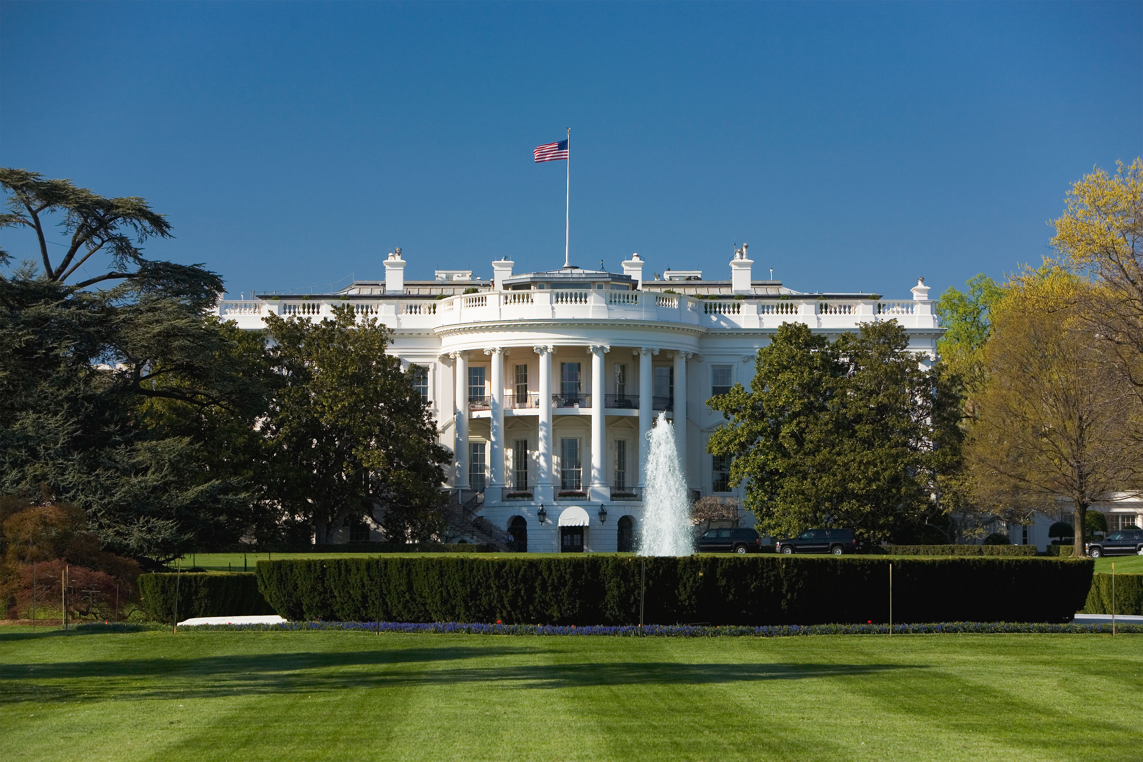 A photo of the exterior of the White House.