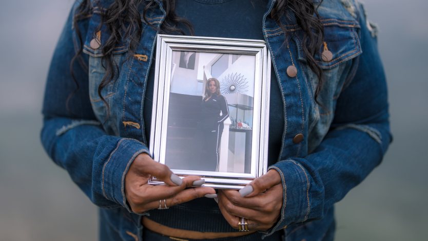 StéAira Ballard holds a framed photo of her mother, Tamala Smith.
