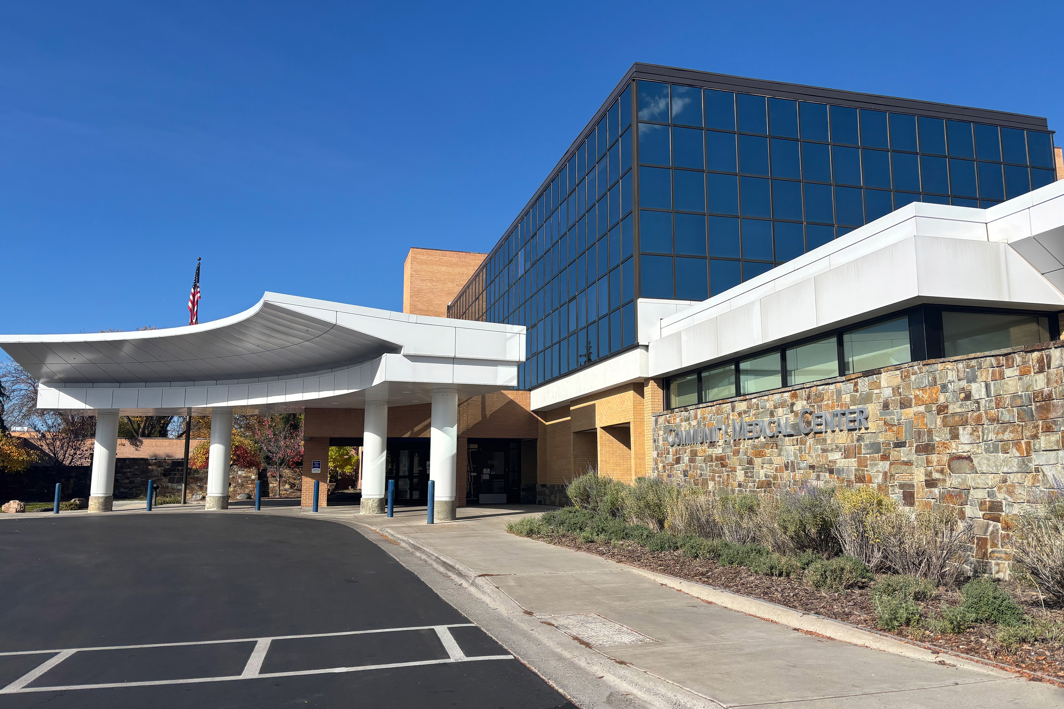 An exterior shot of Community Medical Center hospital in Montana on a sunny day.